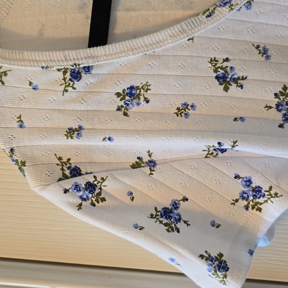 FOREVER 21 WOMENS JUNIOR SIZE WHITE FLORAL SUMMER CROP TOP SIZE XL - Picture 4 of 13
